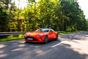 Aston Martin, tante emozioni di guida in attesa della Vanquish