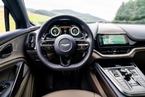 Aston Martin, tante emozioni di guida in attesa della Vanquish