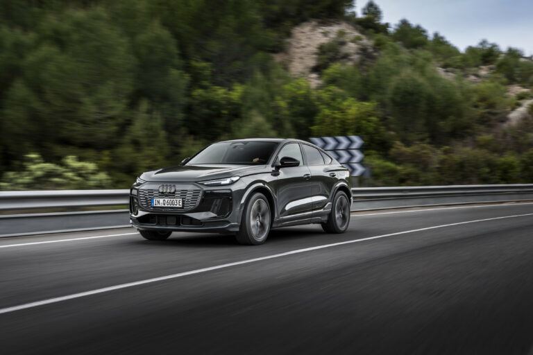 Audi Q6 Sportback e-tron, il Suv Coupé debutta a Parigi