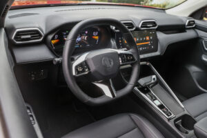 Nuova ZS Hybrid+, il test della bestseller MG