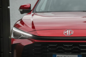 Nuova ZS Hybrid+, il test della bestseller MG