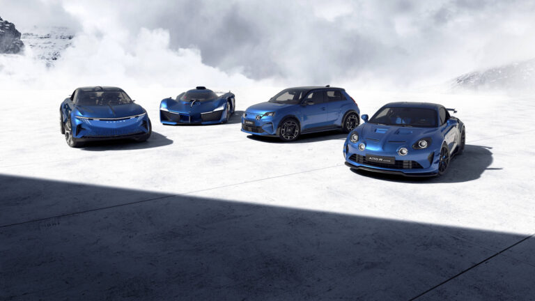 Alpine stupisce a Parigi con tre anteprime mondiali