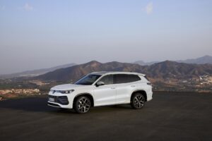 Arriva Volkswagen Tayron, la sette posti su base Tiguan