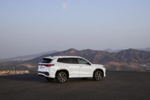 Arriva Volkswagen Tayron, la sette posti su base Tiguan