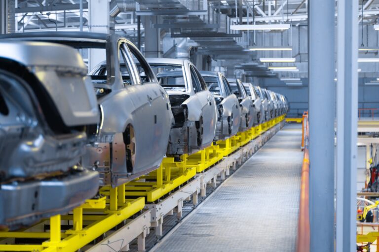 Dall'Automotive alla Difesa: l'inaspettato rifugio per i lavoratori tedeschi