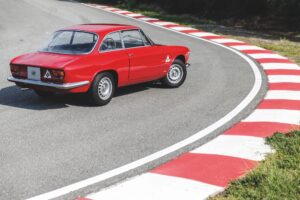 Alfa Romeo Giulia Sprint GTA, vi raccontiamo una storia