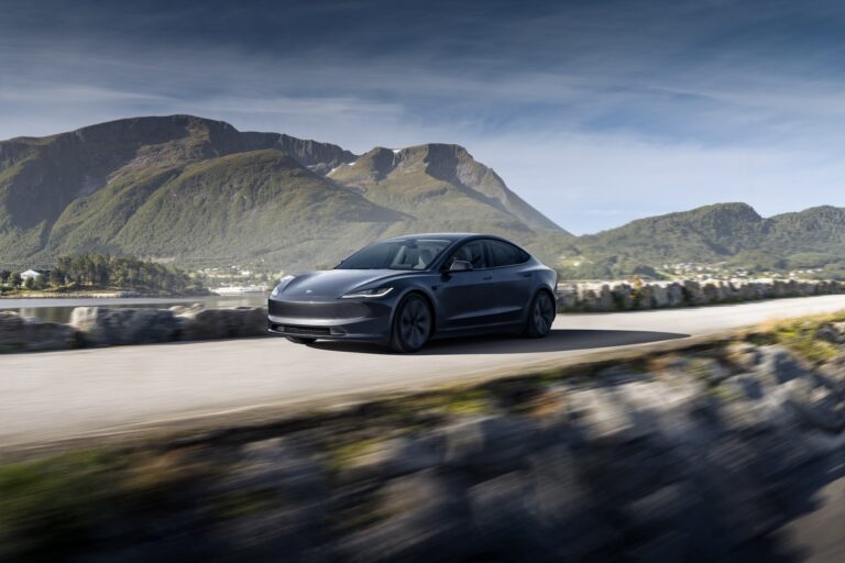 Tesla Model 3 Long Range RWD parte da 44.990 euro