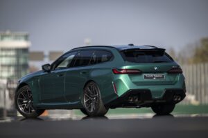 In pista con la Bmw M5, che è diventata plug-in