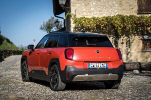 Mini Aceman, al volante della compatta all electric 