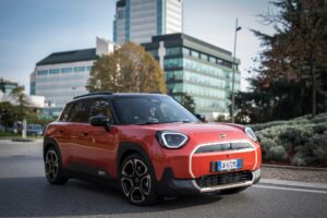 Mini Aceman, al volante della compatta all electric 
