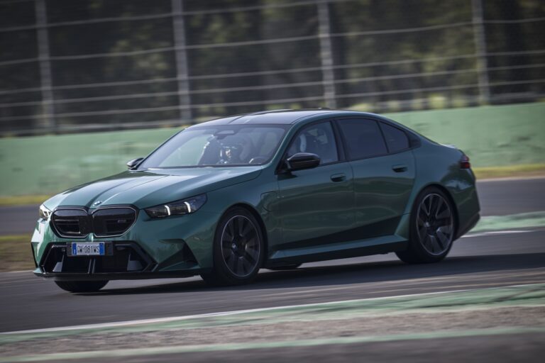 In pista con la Bmw M5, che è diventata plug-in