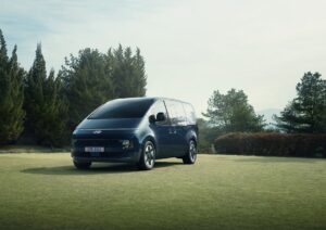 Hyundai Staria Full-Hybrid, elettrificazione d'assalto