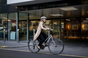 Mobilità in Italia: Dominio dell'Auto e sfide della sostenibilità