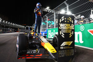 Verstappen campione a Las Vegas, Russell domina il GP