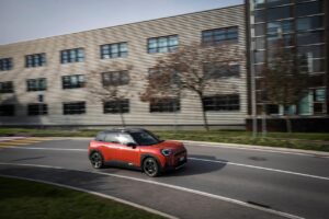 Mini Aceman, al volante della compatta all electric