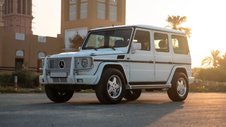 Un raro gioiello automobilistico: la Mercedes-AMG G63 V12 va all'asta