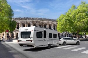 Fendt Apero 495 SFB: la roulotte perfetta per una fuga romantica