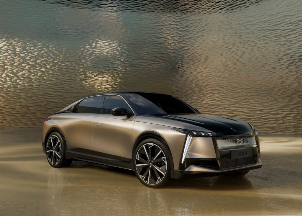 DS N°8 l’ammiraglia elettrica francese che nasce in Italia