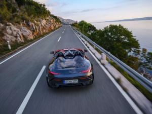 Mercedes-AMG PureSpeed: omaggio alle corse e al lusso estremo