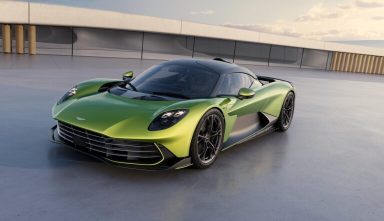 Aston Martin Valhalla: l'hypercar ibrida da oltre 1.000 cv
