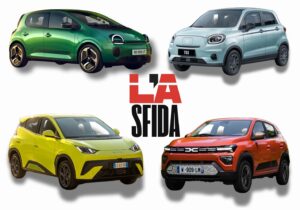 In questa immagine è possibile vedere le seguenti auto elettriche: Renault Twingo. Leapmotor T03, Byd Dolphin Surf e Dacia Spring