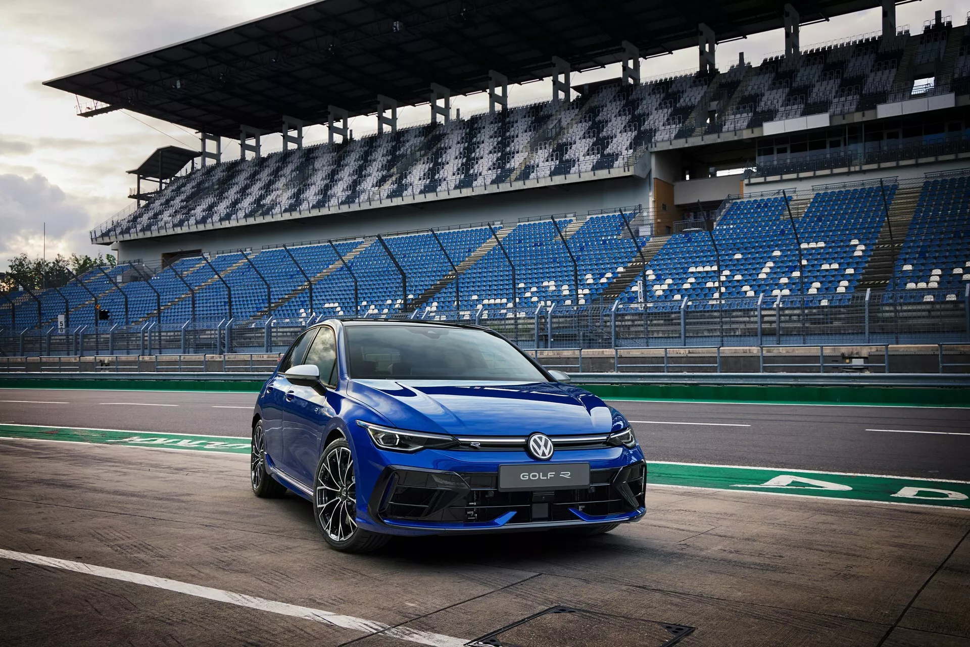Nuova Volkswagen Golf R, l'ultima con il motore termico? - L'Automobile